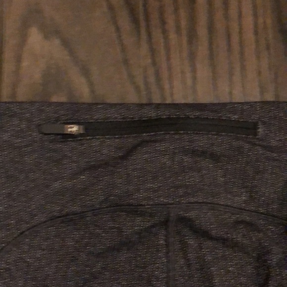 Grey lululemon leggings - size 4 - Picture 4 of 4
